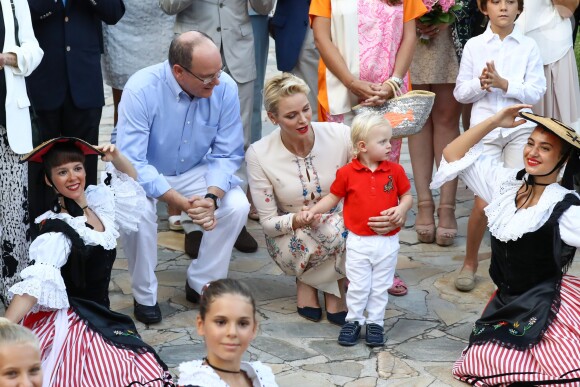 Le prince Albert II de Monaco et la princesse Charlene de Monaco ont participé avec leur fils le prince Jacques au traditionnel pique-nique de fin d'été des Monégasques organisé par la Mairie dans le Parc Princesse Antoinette, le 10 septembre 2016. La princesse Gabriella aurait dû y apparaître aussi, mais le couple princier s'est résolu à entrer dans le parc sans sa fille, qui a fait une colère. © Olivier Huitel /Pool restreint Monaco / Bestimage