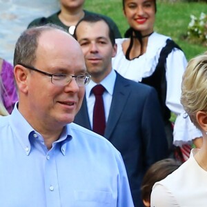 Le prince Albert II de Monaco et la princesse Charlene de Monaco ont participé avec leur fils le prince Jacques au traditionnel pique-nique de fin d'été des Monégasques organisé par la Mairie dans le Parc Princesse Antoinette, le 10 septembre 2016. La princesse Gabriella aurait dû y apparaître aussi, mais le couple princier s'est résolu à entrer dans le parc sans sa fille, qui a fait une colère. © Olivier Huitel /Pool restreint Monaco / Bestimage