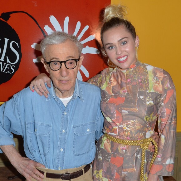 Woody Allen et Miley Cyrus  à la première de The Crisis in Six Scenes à New York, le 15 septembre 2016