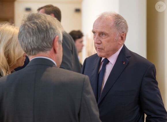 Alain Minc, François Pinault - Vernissage de l'exposition "Echos" pour l'inauguration du nouveau siège de Kering dans l'ancien hôpital Laennec et à l'occasion des Journées du Patrimoine à Paris. Une partie des oeuvres fait partie de la collection Pinault. Le 16 septembre 2016 © Olivier Borde / Bestimage