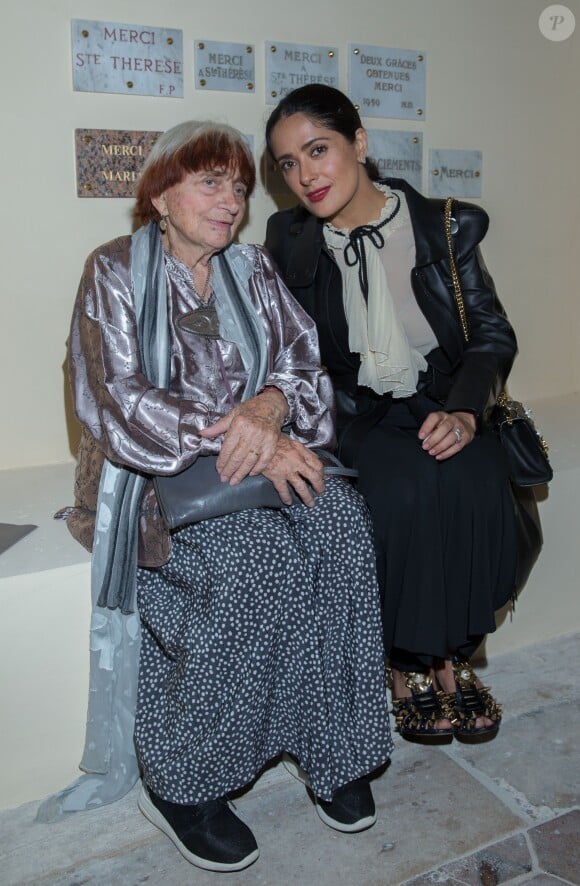 Agnès Varda, Salma Hayek - Vernissage de l'exposition "Echos" pour l'inauguration du nouveau siège de Kering dans l'ancien hôpital Laennec et à l'occasion des Journées du Patrimoine à Paris. Une partie des oeuvres fait partie de la collection Pinault. Le 16 septembre 2016 © Olivier Borde / Bestimage