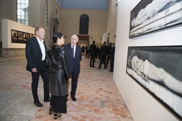 Salma Hayek, François-Henri Pinault et François Pinault - Vernissage de l'exposition "Echos" pour l'inauguration du nouveau siège de Kering dans l'ancien hôpital Laennec et à l'occasion des Journées du Patrimoine à Paris. Une partie des oeuvres fait partie de la collection Pinault. Le 16 septembre 2016 © Olivier Borde / Bestimage