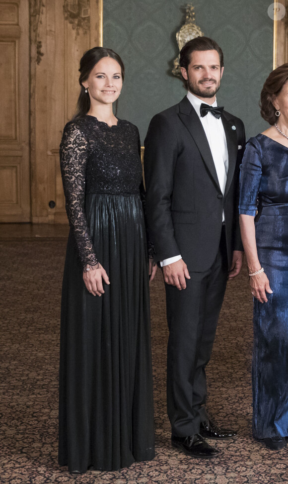 La princesse Sofia et son mari le prince Carl Philip au palais royal à Stockholm le 16 septembre 2016 lors du Dîner de la Suède.