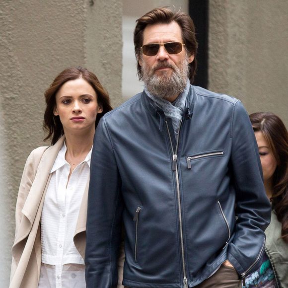 Jim Carrey se promène, main dans la main, avec sa compagne Cathriona White dans les rues de New York, le 18 mai 2015