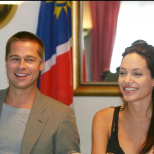 Brad Pitt et Angelina Jolie en Namibie en 2006.