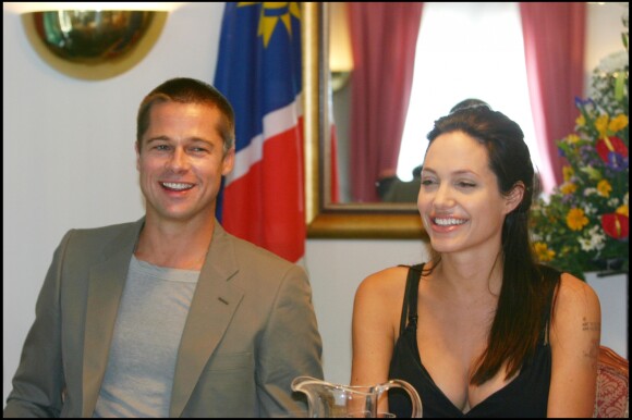 Brad Pitt et Angelina Jolie en Namibie en 2006.