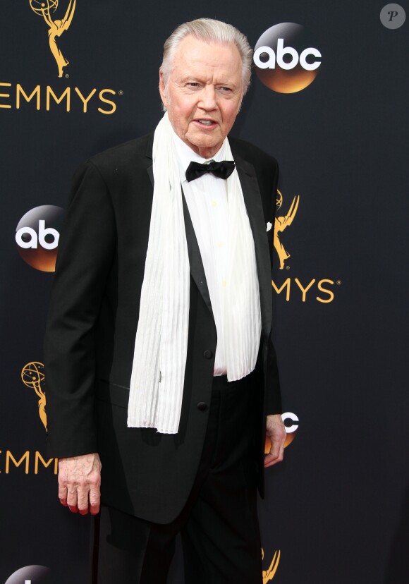 Jon Voight - 68ème cérémonie des Emmy Awards au Microsoft Theater à Los Angeles, le 18 septembre 2016.