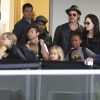 Brad Pitt, sa femme Angelina Jolie et leurs enfants Maddox, Pax, Zahara, Shiloh, Vivienne et Knox prennent l'avion à l'aéroport de Los Angeles pour venir passer quelques jours dans leur propriété de Miraval, le 6 juin 2015.