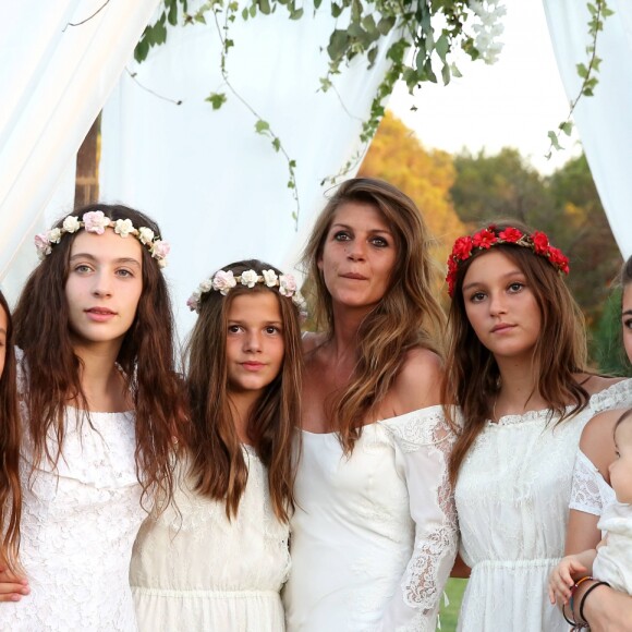 Exclusif - Prix Spécial - No web - No blog - Aurore Aleman, ses filles Louise et Jade et des amies - Cérémonie religieuse - Mariage de Benjamin Castaldi et Aurore Aleman au Mas de La Rose à Eygalières, le 27 août 2016. © Jacovides-Moreau/Bestimage27/08/2016 - Eygalières