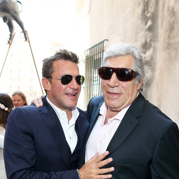 Exclusif - No web - No blog - Benjamin Castaldi et son père Jean-Pierre Castaldi - Arrivées à la mairie - Mariage de Benjamin Castaldi et Aurore Aleman à la mairie de Marseille, le 27 août 2016. © Jacovides-Moreau/Bestimage27/08/2016 - Marseille