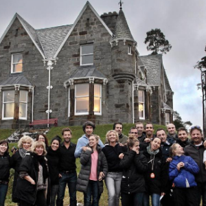 Alexandra Lamy en termine avec le tournage de L'Embarras du choix en Ecosse