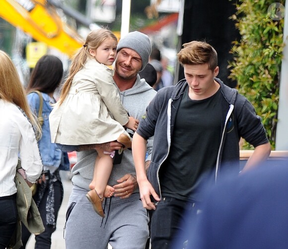 Exclusif -David Beckham sort déjeuner au restaurant Grainger & Co à Londres avec ses enfants Harper et Brooklyn le 26 juin 2015