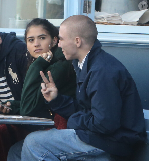 Rocco Ritchie et Kim Turnbull déjeunent avec d'autres amis à Londres le 23 septembre 2016.