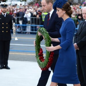 Le prince William, duc de Cambridge et Kate Middleton, duchesse de Cambridge, accompagnés de leurs enfants, le prince Georges et la princesse Charlotte, visitent la Colombie-Britannique et le Yukon au Canada. Le couple royal est arrivé à l'aéroport de Victoria où il a été accueilli par le Premier ministre Justin Trudeau et sa femme Sophie Grégoire Trudeau. Canada, le 24 septembre 2016.