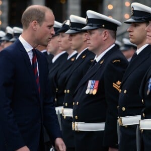 Le prince William, duc de Cambridge et Kate Middleton, duchesse de Cambridge, accompagnés de leurs enfants, le prince Georges et la princesse Charlotte, visitent la Colombie-Britannique et le Yukon au Canada. Le couple royal est arrivé à l'aéroport de Victoria où il a été accueilli par le Premier ministre Justin Trudeau et sa femme Sophie Grégoire Trudeau. Canada, le 24 septembre 2016.