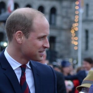 Le prince William, duc de Cambridge et Kate Middleton, duchesse de Cambridge, accompagnés de leurs enfants, le prince Georges et la princesse Charlotte, visitent la Colombie-Britannique et le Yukon au Canada. Le couple royal est arrivé à l'aéroport de Victoria où il a été accueilli par le Premier ministre Justin Trudeau et sa femme Sophie Grégoire Trudeau. Canada, le 24 septembre 2016.