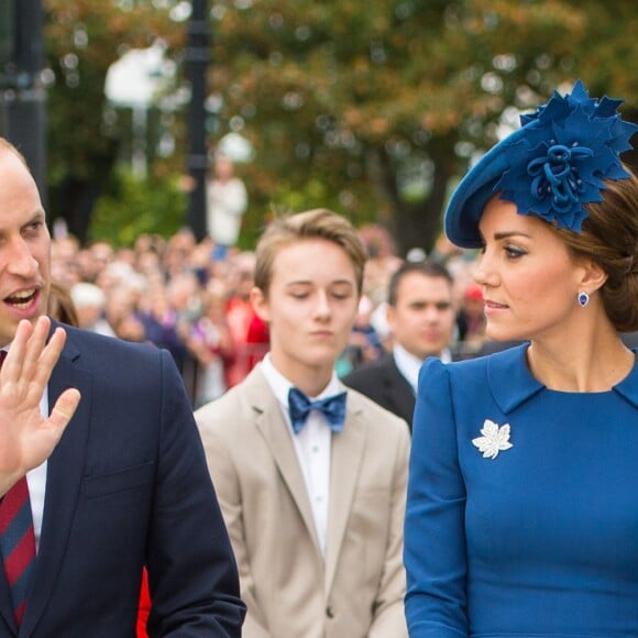 Le prince William, duc de Cambridge et Kate Middleton, duchesse de Cambridge, accompagnés de leurs enfants, le prince Georges et la princesse Charlotte, visitent la Colombie-Britannique et le Yukon au Canada. Le couple royal est arrivé à l'aéroport de Victoria où il a été accueilli par le Premier ministre Justin Trudeau et sa femme Sophie Grégoire Trudeau. Canada, le 24 septembre 2016.