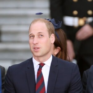 Le prince William, duc de Cambridge et Kate Middleton, duchesse de Cambridge, accompagnés de leurs enfants, le prince Georges et la princesse Charlotte, visitent la Colombie-Britannique et le Yukon au Canada. Le couple royal est arrivé à l'aéroport de Victoria où il a été accueilli par le Premier ministre Justin Trudeau et sa femme Sophie Grégoire Trudeau. Canada, le 24 septembre 2016.