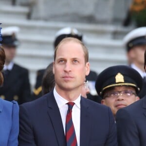 Le prince William, duc de Cambridge et Kate Middleton, duchesse de Cambridge, accompagnés de leurs enfants, le prince Georges et la princesse Charlotte, visitent la Colombie-Britannique et le Yukon au Canada. Le couple royal est arrivé à l'aéroport de Victoria où il a été accueilli par le Premier ministre Justin Trudeau et sa femme Sophie Grégoire Trudeau. Canada, le 24 septembre 2016.