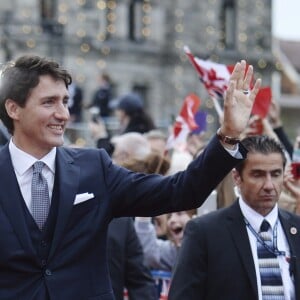 Le prince William, duc de Cambridge, et Kate Middleton, duchesse de Cambridge, sont arrivés le 24 septembre 2016 à Victoria au Canada avec leurs enfants le prince George et la princesse Charlotte pour leur tournée officielle, accueillis notamment par le Premier ministre Justin Trudeau.