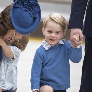 Le prince William, duc de Cambridge, et Kate Middleton, duchesse de Cambridge, sont arrivés le 24 septembre 2016 à Victoria au Canada avec leurs enfants le prince George et la princesse Charlotte pour leur tournée officielle, accueillis notamment par le Premier ministre Justin Trudeau.