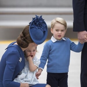 Le prince William, duc de Cambridge, et Kate Middleton, duchesse de Cambridge, sont arrivés le 24 septembre 2016 à Victoria au Canada avec leurs enfants le prince George et la princesse Charlotte pour leur tournée officielle, accueillis notamment par le Premier ministre Justin Trudeau.