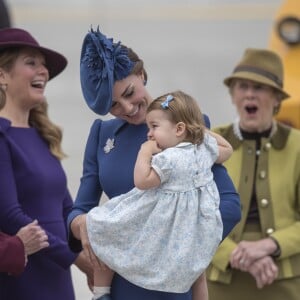 Le prince William, duc de Cambridge, et Kate Middleton, duchesse de Cambridge, sont arrivés le 24 septembre 2016 à Victoria au Canada avec leurs enfants le prince George et la princesse Charlotte pour leur tournée officielle, accueillis notamment par le Premier ministre Justin Trudeau.