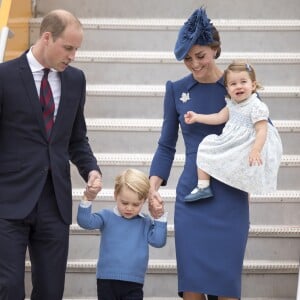 Le prince William, duc de Cambridge, et Kate Middleton, duchesse de Cambridge, sont arrivés le 24 septembre 2016 à Victoria au Canada avec leurs enfants le prince George et la princesse Charlotte pour leur tournée officielle, accueillis notamment par le Premier ministre Justin Trudeau.