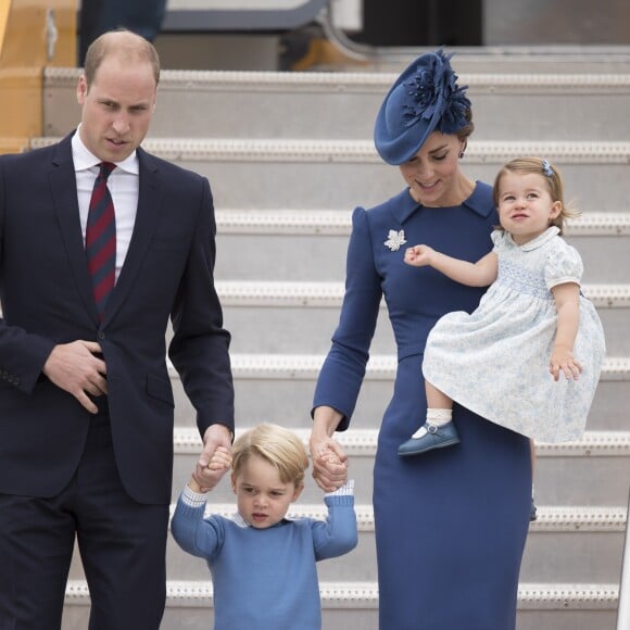 Le prince William, duc de Cambridge, et Kate Middleton, duchesse de Cambridge, sont arrivés le 24 septembre 2016 à Victoria au Canada avec leurs enfants le prince George et la princesse Charlotte pour leur tournée officielle, accueillis notamment par le Premier ministre Justin Trudeau.