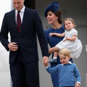 Le prince William, duc de Cambridge, et Kate Middleton, duchesse de Cambridge, sont arrivés le 24 septembre 2016 à Victoria au Canada avec leurs enfants le prince George et la princesse Charlotte pour leur tournée officielle, accueillis notamment par le Premier ministre Justin Trudeau.