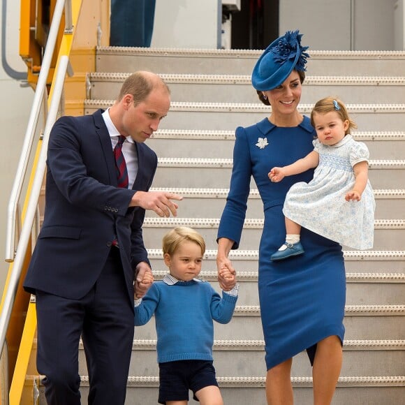 Le prince William, duc de Cambridge, et Kate Middleton, duchesse de Cambridge, sont arrivés le 24 septembre 2016 à Victoria au Canada avec leurs enfants le prince George et la princesse Charlotte pour leur tournée officielle, accueillis notamment par le Premier ministre Justin Trudeau.