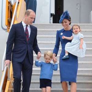 Le prince William, duc de Cambridge, et Kate Middleton, duchesse de Cambridge, sont arrivés le 24 septembre 2016 à Victoria au Canada avec leurs enfants le prince George et la princesse Charlotte pour leur tournée officielle, accueillis notamment par le Premier ministre Justin Trudeau.