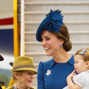 Le prince William, duc de Cambridge, et Kate Middleton, duchesse de Cambridge, sont arrivés le 24 septembre 2016 à Victoria au Canada avec leurs enfants le prince George et la princesse Charlotte pour leur tournée officielle, accueillis notamment par le Premier ministre Justin Trudeau.