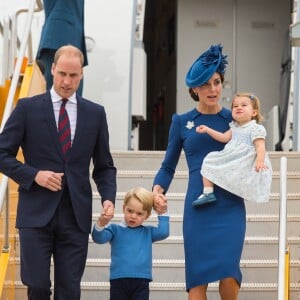 Le prince William, duc de Cambridge, et Kate Middleton, duchesse de Cambridge, sont arrivés le 24 septembre 2016 à Victoria au Canada avec leurs enfants le prince George et la princesse Charlotte pour leur tournée officielle, accueillis notamment par le Premier ministre Justin Trudeau.