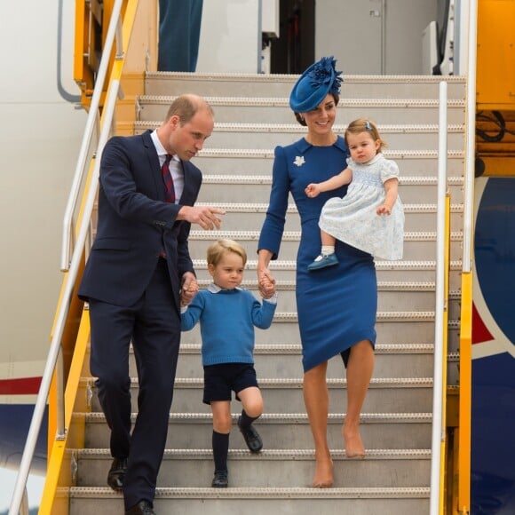 Le prince William, duc de Cambridge, et Kate Middleton, duchesse de Cambridge, sont arrivés le 24 septembre 2016 à Victoria au Canada avec leurs enfants le prince George et la princesse Charlotte pour leur tournée officielle, accueillis notamment par le Premier ministre Justin Trudeau.