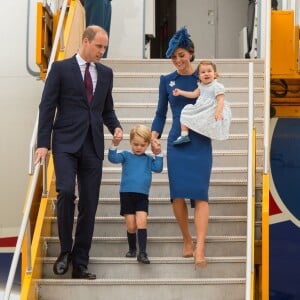 Le prince William, duc de Cambridge, et Kate Middleton, duchesse de Cambridge, sont arrivés le 24 septembre 2016 à Victoria au Canada avec leurs enfants le prince George et la princesse Charlotte pour leur tournée officielle, accueillis notamment par le Premier ministre Justin Trudeau.