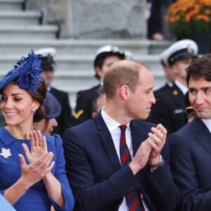 Le prince William, duc de Cambridge, et Kate Middleton, duchesse de Cambridge, sont arrivés le 24 septembre 2016 à Victoria au Canada avec leurs enfants le prince George et la princesse Charlotte pour leur tournée officielle, accueillis notamment par le Premier ministre Justin Trudeau.