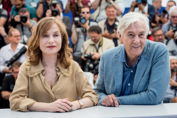 Isabelle Huppert et Paul Verhoeven au photocall du film "Elle" au 69e Festival international du film de Cannes le 21 mai 2016. © Cyril Moreau / Olivier Borde / Bestimage