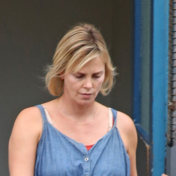 Charlize Theron enceinte pour le tournage de Tully à Vancouver, le 24 septembre 2016.