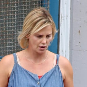 Charlize Theron enceinte pour le tournage de Tully à Vancouver, le 24 septembre 2016.