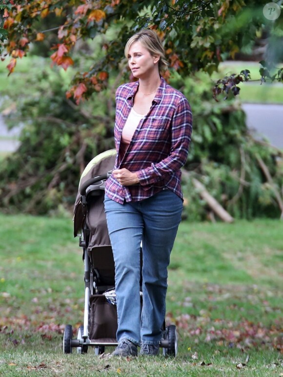 Charlize Theron a pris du poids pour le tournage du film Tully' à Vancouver, le 26 septembre 2016