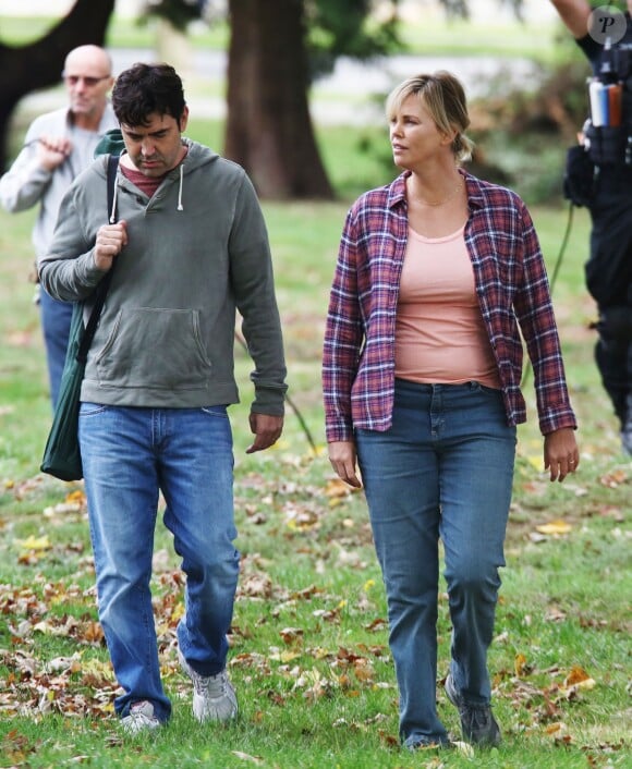 Charlize Theron et Ron Livingston - Charlize Theron a pris du poids pour le tournage du film Tully' à Vancouver, le 26 septembre 2016