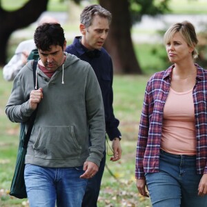 Charlize Theron et Ron Livingston - Charlize Theron a pris du poids pour le tournage du film Tully' à Vancouver, le 26 septembre 2016