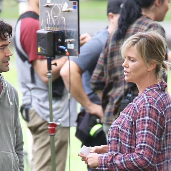 Charlize Theron et Ron Livingston - Charlize Theron a pris du poids pour le tournage du film Tully' à Vancouver, le 26 septembre 2016