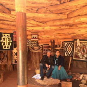 Johnny Hallyday et sa bande en plein road trip à travers les Etats-Unis - Escale à Monument Valley, le 24 septemnbre 2016.