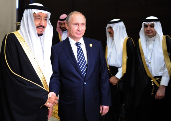 Le roi d'Arabie Saoudite Salmane bin Abdelaziz Al Saoud et Vladimir Poutine au sommet du G20 à Antalya le 16 novembre 2015