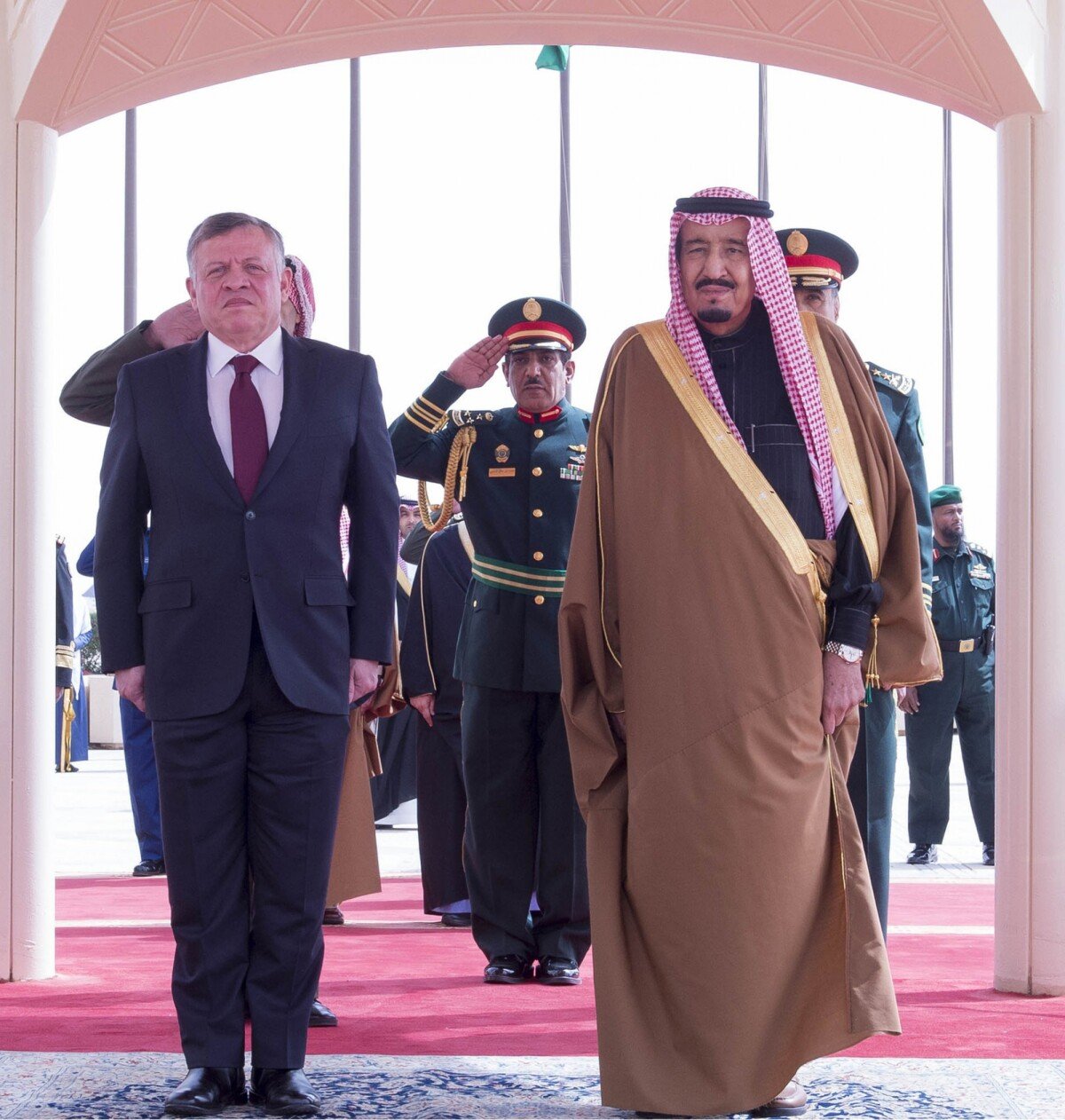 Photo Le roi Salmane ben Abdelaziz Al Saoud d'Arabie Saoudite rencontre le roi Abdullah II de