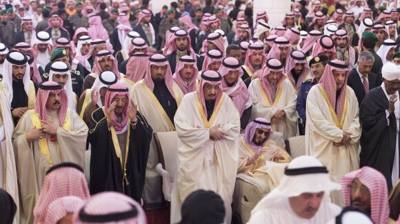 Le roi Salmane ben Abdelaziz Al Saoud d'Arabie Saoudite lors des obsèques du roi Abdallah d'Arabie Saoudite à Riyadh le 23 janvier 2015.