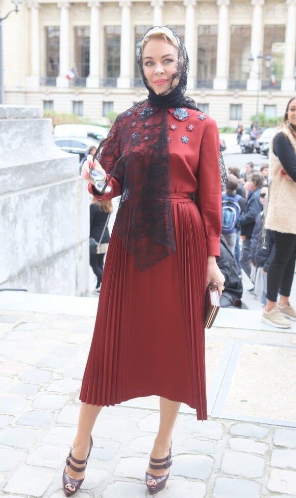 Ulyana Sergeenko  arrivant au défilé de mode "Mugler", collection prêt-à-porter Printemps-Eté 2017 à Paris, le 1er octobre 2016