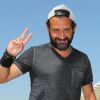 Exclusif - Fini les vacances pour Cyril Hanouna, très aminci, qui arrive à l'aéroport de Nice pour prendre un avion pour Paris. Le 24 août 2016